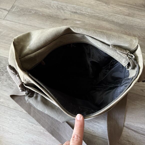 Calvin Klein Messenger Crossbody Bag Suede Like Utility Gray College Work - Picture 6 of 6